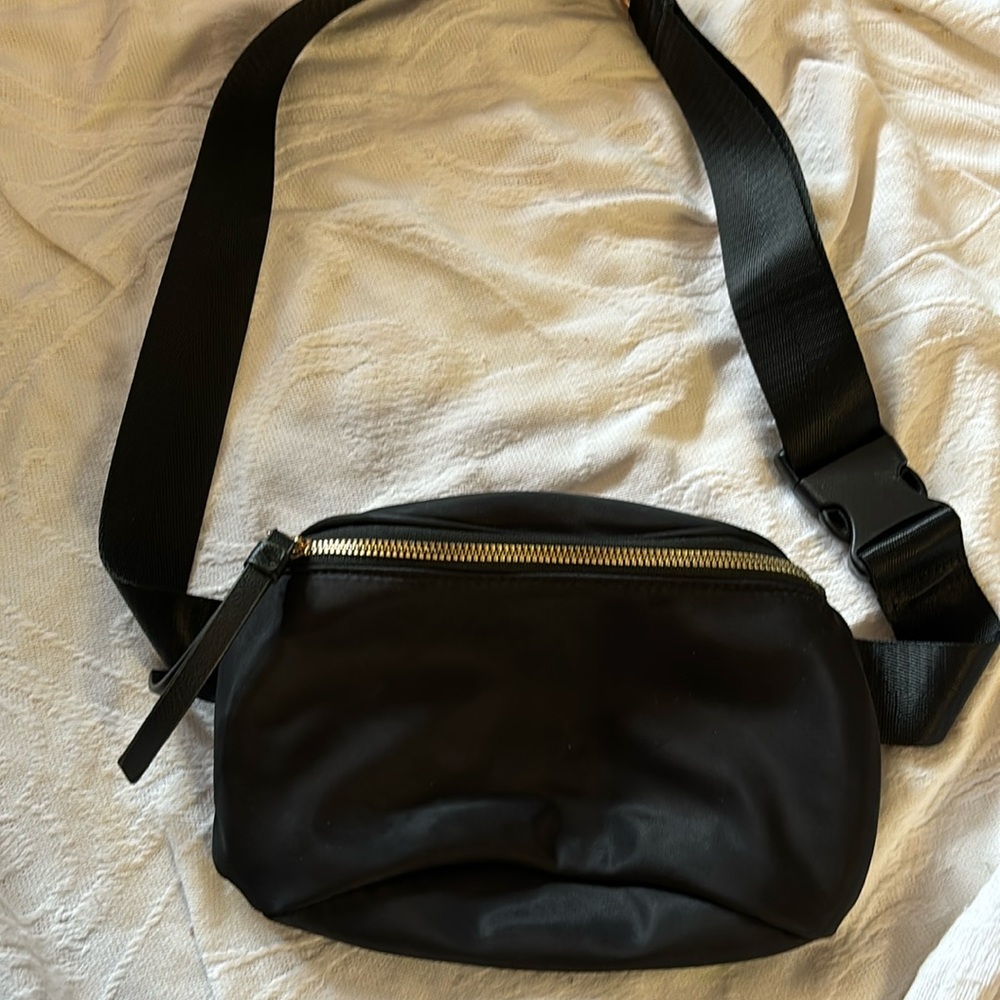 LIKE DREAMS Fanny Pack Bag Black Nylon Zip Lined Adjustable Strap Logo